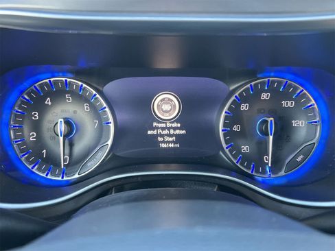 Used 2018 Chrysler Pacifica Limited w/ Tire & Wheel Group image 33