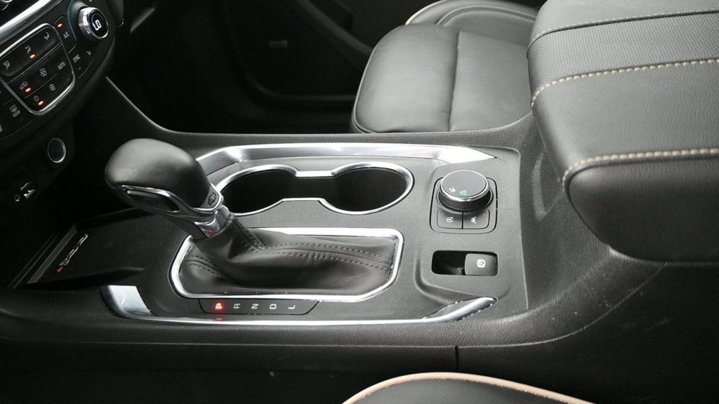 Used 2023 Chevrolet Traverse Premier FWD image 13