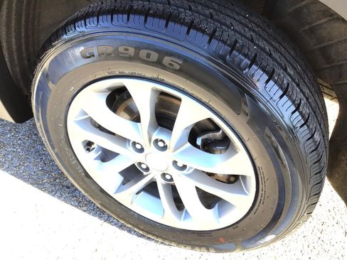 Used 2019 Hyundai Santa Fe SE FWD image 12