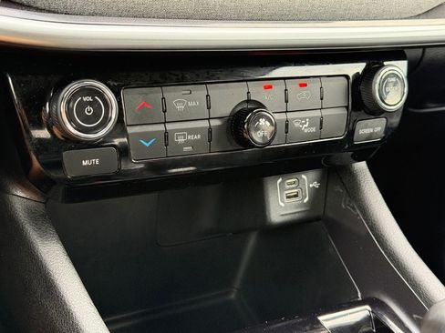 Used 2022 Jeep Compass Latitude AWD/4WD image 25