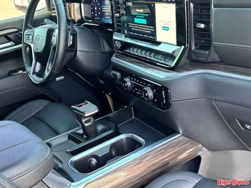 Used 2026 Chevrolet Silverado 1500 LT Trail Boss w/ LT Trail Boss Premium Package AWD/4WD image 12
