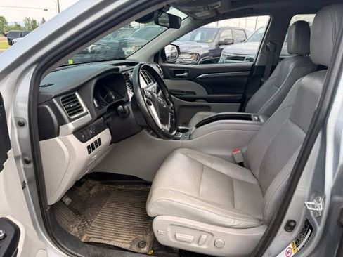 Used 2018 Toyota Highlander Limited Platinum AWD/4WD image 4