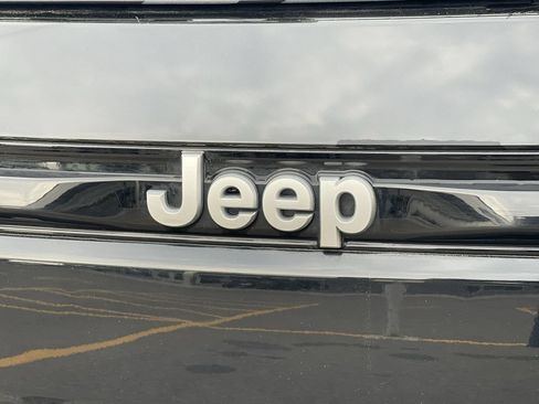 Used 2024 Jeep Grand Cherokee Limited w/ Luxury Tech Group II AWD/4WD image 7