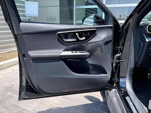Used 2026 Mercedes-Benz GLC 300 image 23