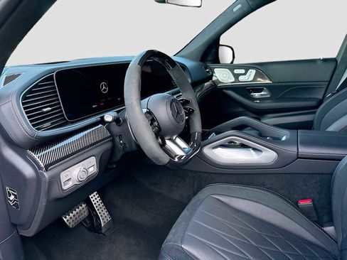 Used 2025 Mercedes-Benz GLS 63 AMG 4MATIC image 9