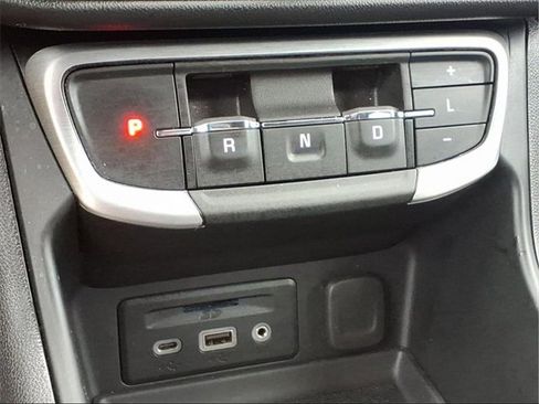 Used 2024 GMC Terrain SLT image 12