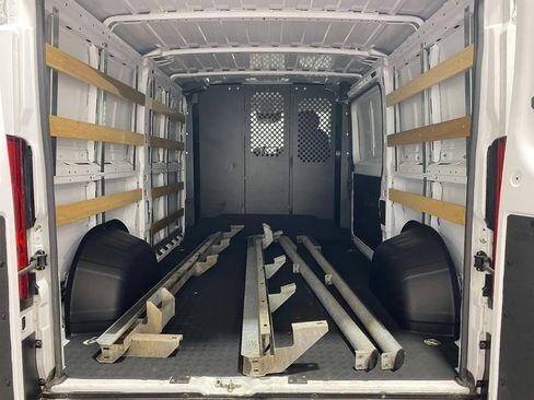Used 2025 RAM ProMaster 2500 w/ U-Haul Equipment Group FWD image 9