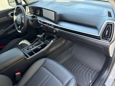 Used 2025 Kia Sorento S image 21