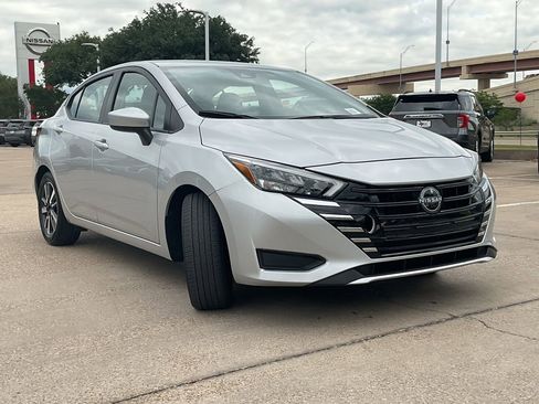Used 2025 Nissan Versa SV FWD image 4