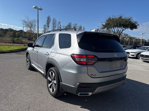 Used 2024 Honda Pilot Touring image 3