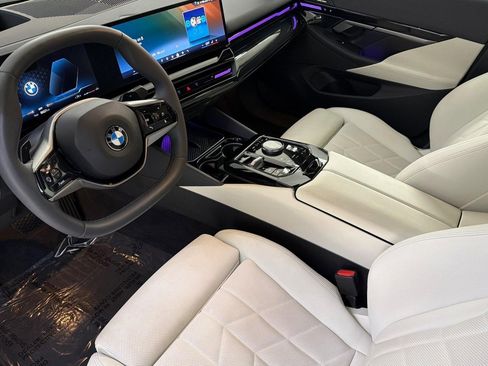 Used 2025 BMW 530i w/ Premium Package RWD image 4