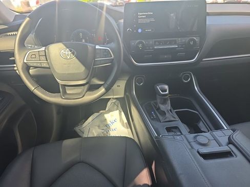 Used 2025 Toyota Grand Highlander FWD image 20
