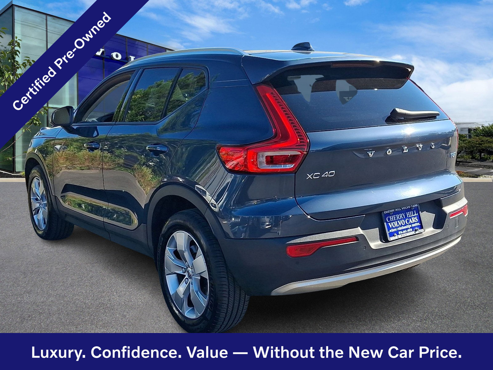 Certified 2022 Volvo XC40 T5 Momentum w/ Premium Package AWD/4WD image 5