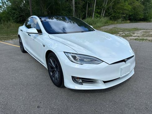 Used 2020 Tesla Model S AWD image 3