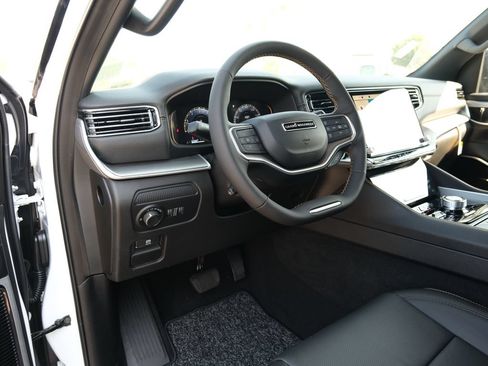 New 2026 Jeep Grand Wagoneer 4WD image 4