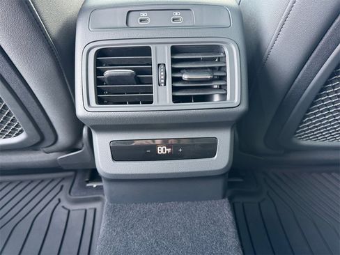 Used 2025 Audi Q5 Premium w/ Convenience Package image 24