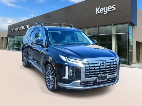 Used 2024 Hyundai Palisade Calligraphy image 3