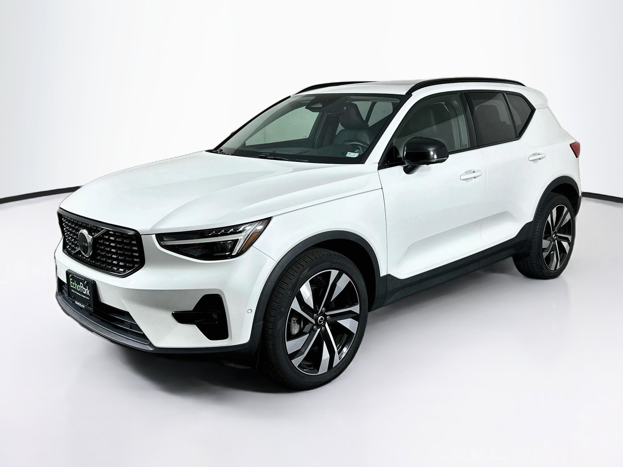 Used 2023 Volvo XC40 B5 Ultimate w/ Protection Package Premier AWD/4WD image 3