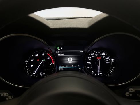 Used 2022 Alfa Romeo Stelvio Veloce AWD/4WD image 9