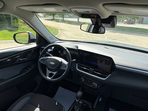 Used 2024 Chevrolet TrailBlazer LT w/ LT Cold Weather Package FWD image 29