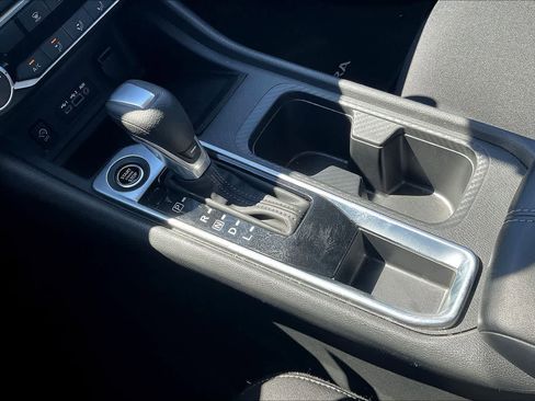 Used 2025 Nissan Sentra SV image 16