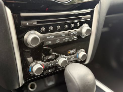 Used 2020 Nissan Pathfinder S AWD/4WD image 27