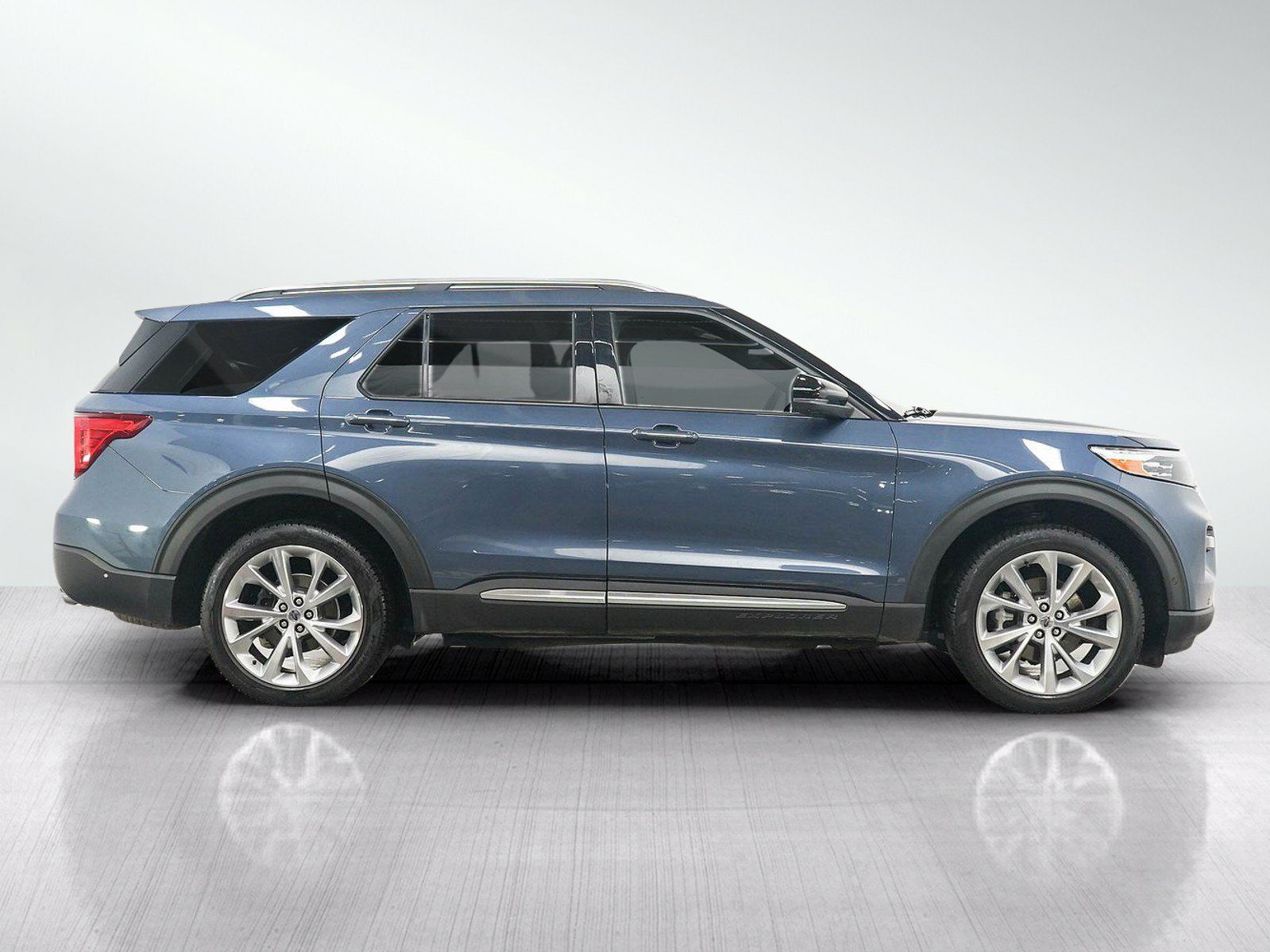 Used 2021 Ford Explorer Platinum w/ Equipment Group 601A AWD/4WD image 6