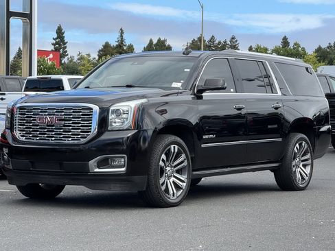 Used 2019 GMC Yukon XL Denali w/ Denali Ultimate Package AWD/4WD image 19