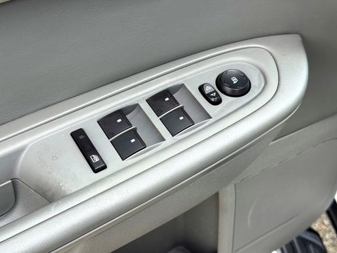 Used 2017 Chevrolet Traverse LT image 14