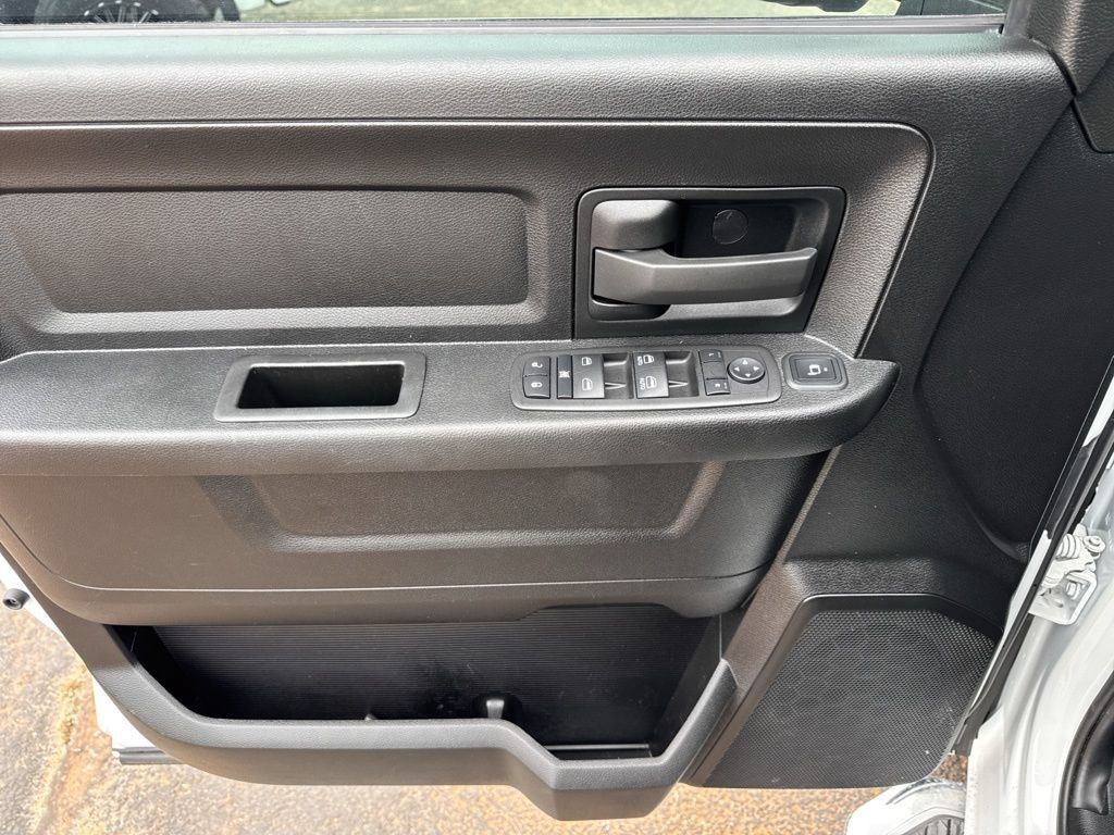 Used 2024 RAM 3500 Tradesman w/ Chrome Appearance Group AWD/4WD image 30