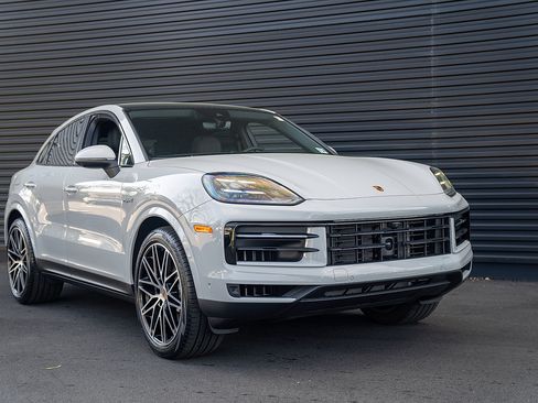 Used 2025 Porsche Cayenne E-Hybrid Coupe image 27