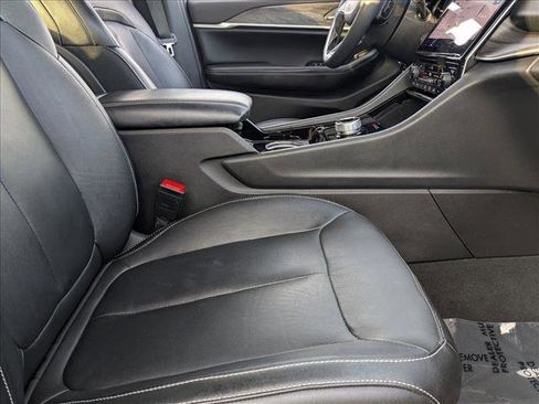 Used 2023 Jeep Grand Cherokee Limited w/ Black Appearance Package image 18