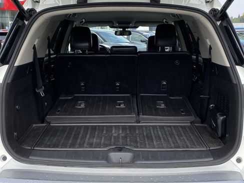 Used 2022 Nissan Pathfinder SL w/ Lighting Package (N92) image 13