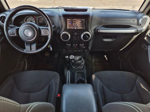 Used 2016 Jeep Wrangler Unlimited Sahara w/ Connectivity Group image 34
