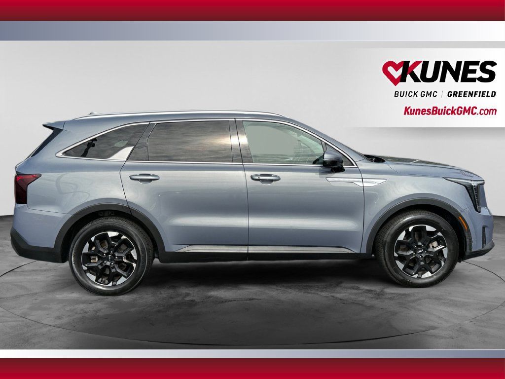 Used 2024 Kia Sorento S FWD image 11