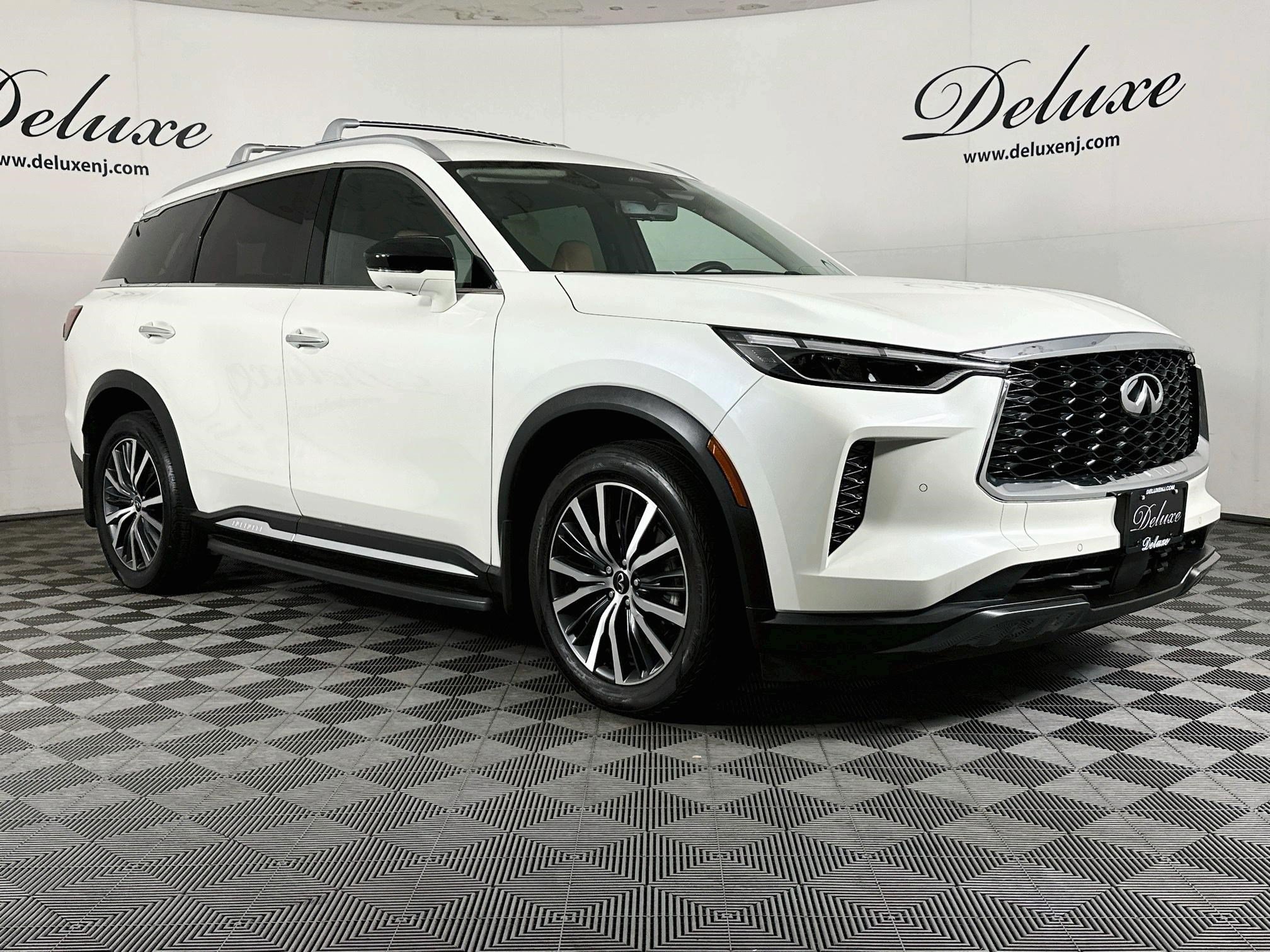 Used 2025 INFINITI QX60 Sensory w/ Vision Package AWD/4WD image 1