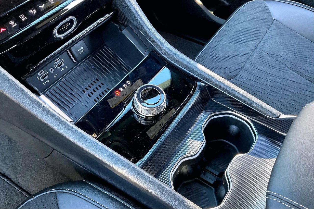 New 2027 Jeep Grand Cherokee Altitude RWD image 29
