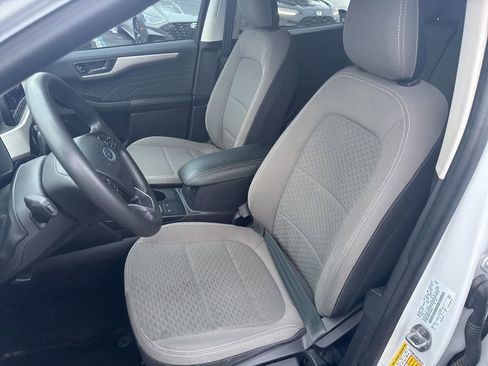 Used 2022 Ford Escape SE image 16