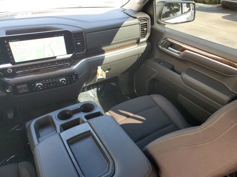 Used 2025 GMC Sierra 1500 Elevation image 15