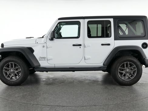 Used 2025 Jeep Wrangler Sport S image 5