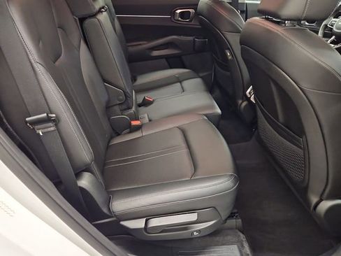 Used 2023 Kia Sorento S image 18