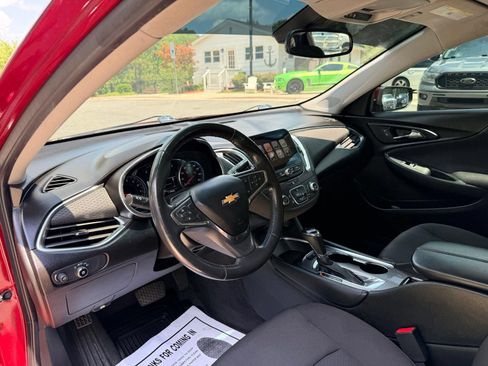 Used 2018 Chevrolet Malibu LT FWD image 16