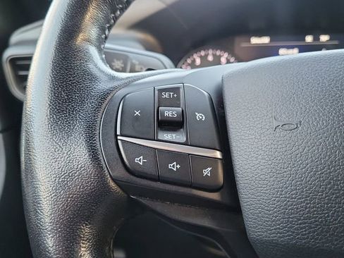 Used 2020 Ford Explorer XLT image 18