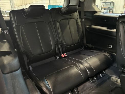 Used 2023 Jeep Grand Cherokee L Limited AWD/4WD image 32