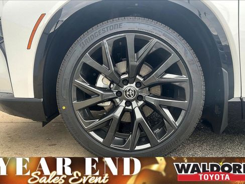 New 2025 Toyota Crown Signia image 15