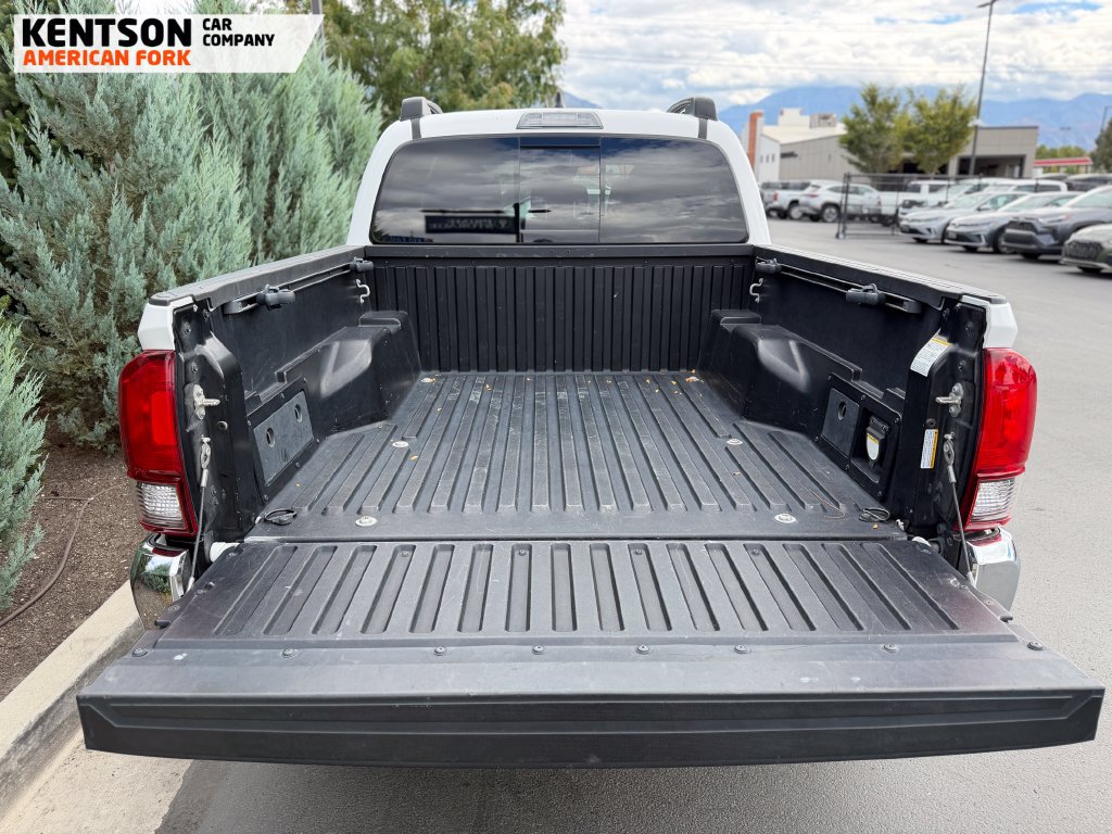 Used 2018 Toyota Tacoma TRD Off-Road AWD/4WD image 28