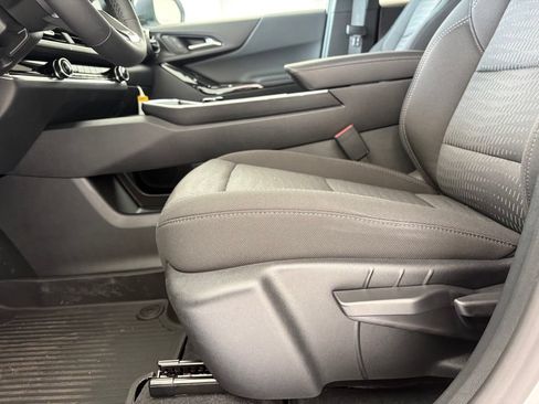 New 2027 Chevrolet Equinox LT w/ LPO, Floor Liner Package FWD image 27