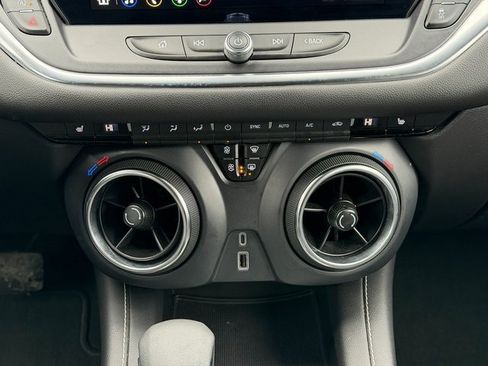 Used 2025 Chevrolet Blazer LT image 24