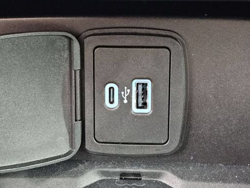 Used 2022 Ford Bronco Wildtrak AWD/4WD image 18
