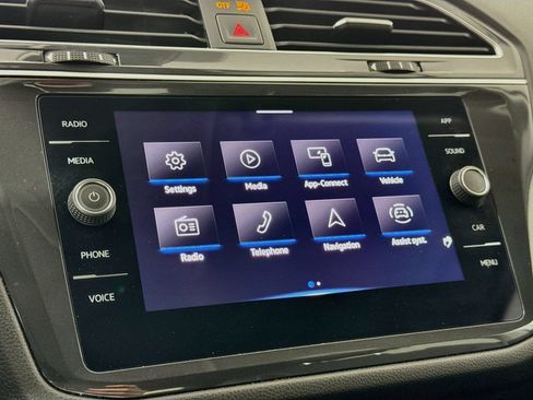 Certified 2024 Volkswagen Tiguan SE w/ Panoramic Sunroof Package AWD/4WD image 16